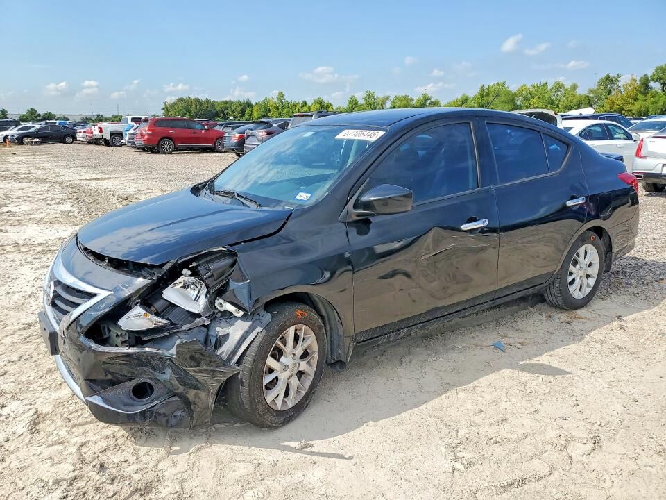 2017 NISSAN Versa