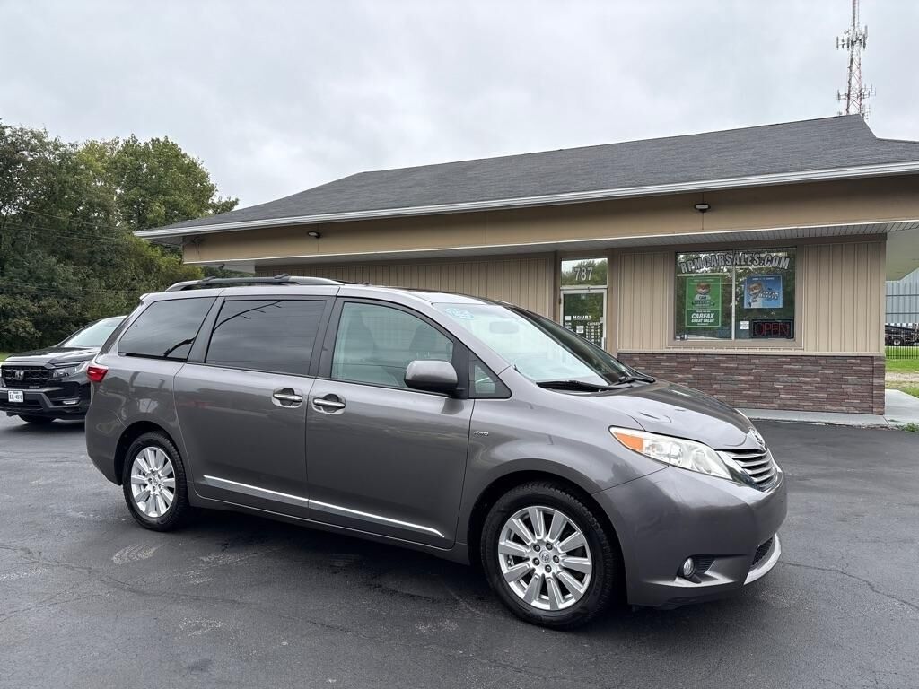 2017 TOYOTA Sienna