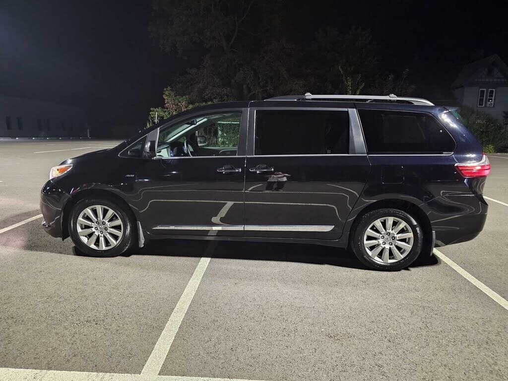 2017 TOYOTA Sienna
