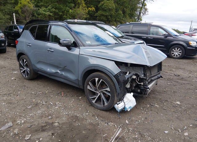 2020 VOLVO XC40
