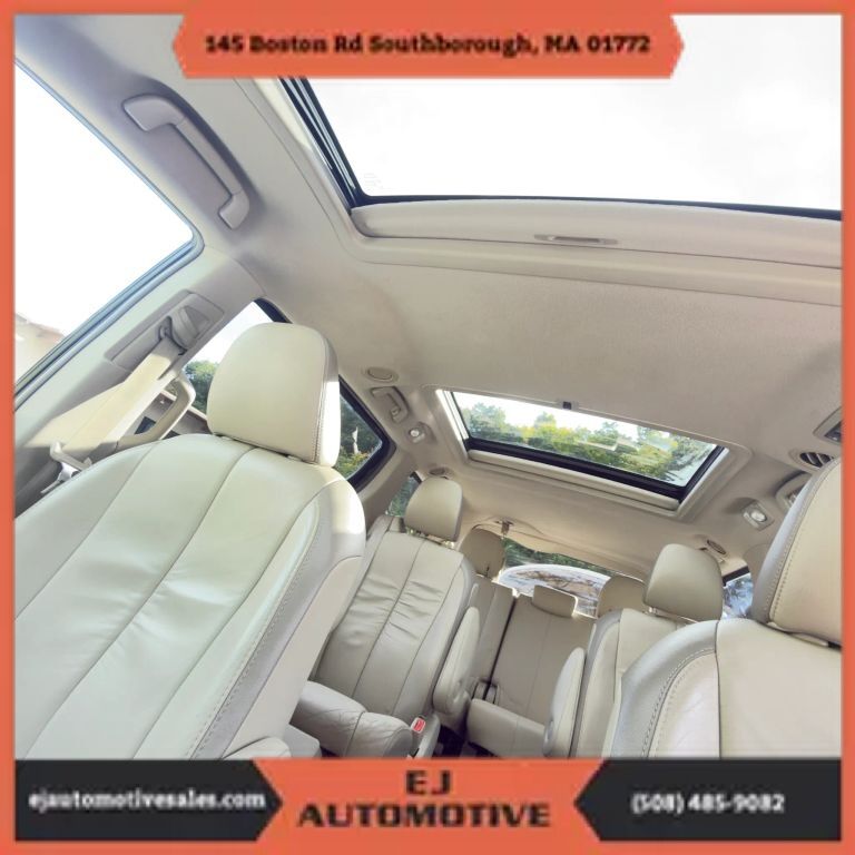 2011 TOYOTA Sienna
