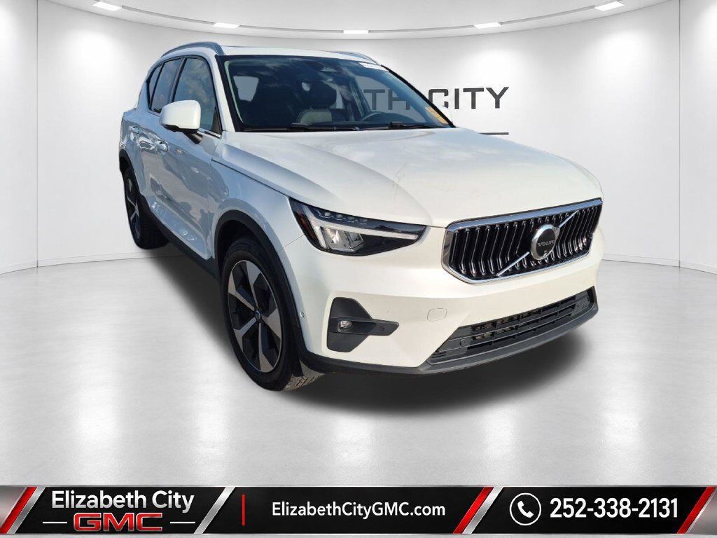 2024 VOLVO XC40