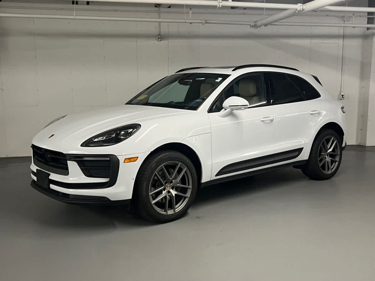 2023 PORSCHE Macan