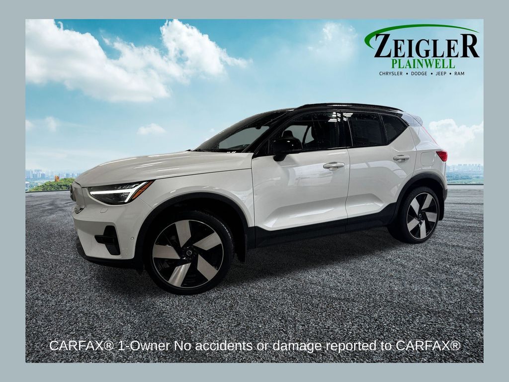 2023 VOLVO XC40