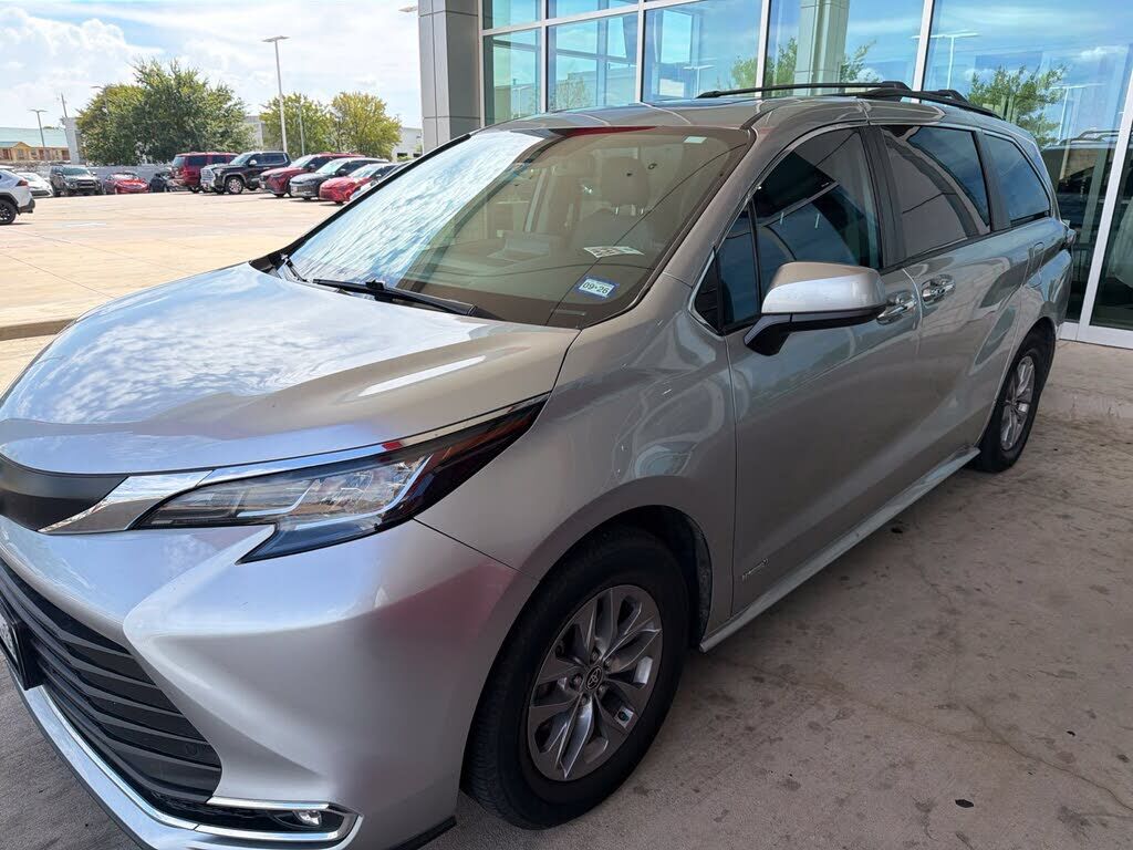 2021 TOYOTA Sienna