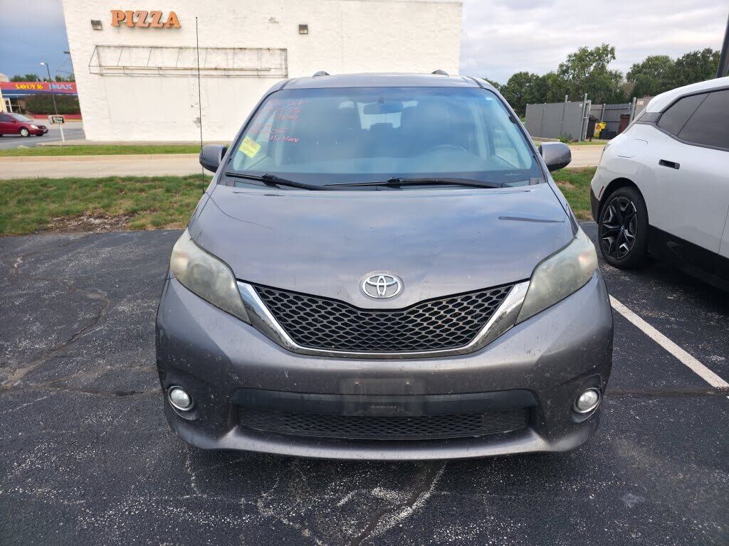 2011 TOYOTA Sienna