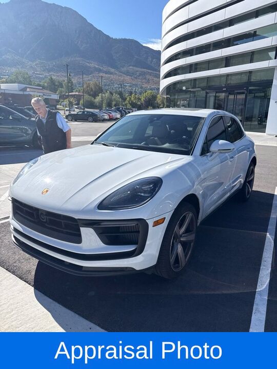 2023 PORSCHE Macan