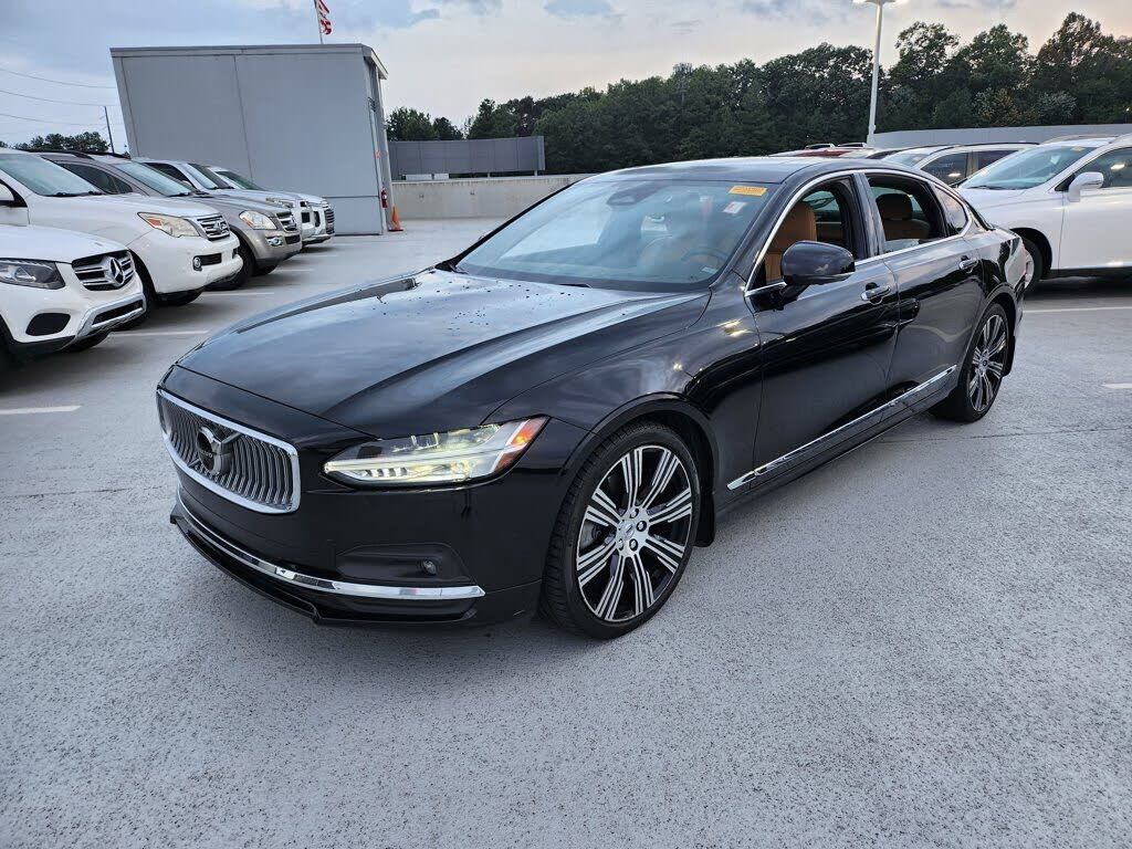 2022 VOLVO S90