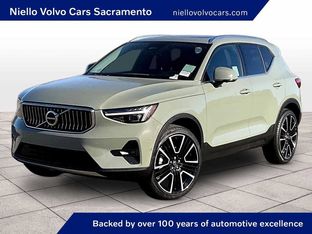 2024 VOLVO XC40