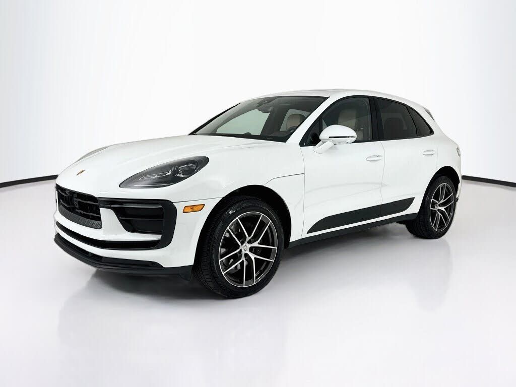 2025 PORSCHE Macan
