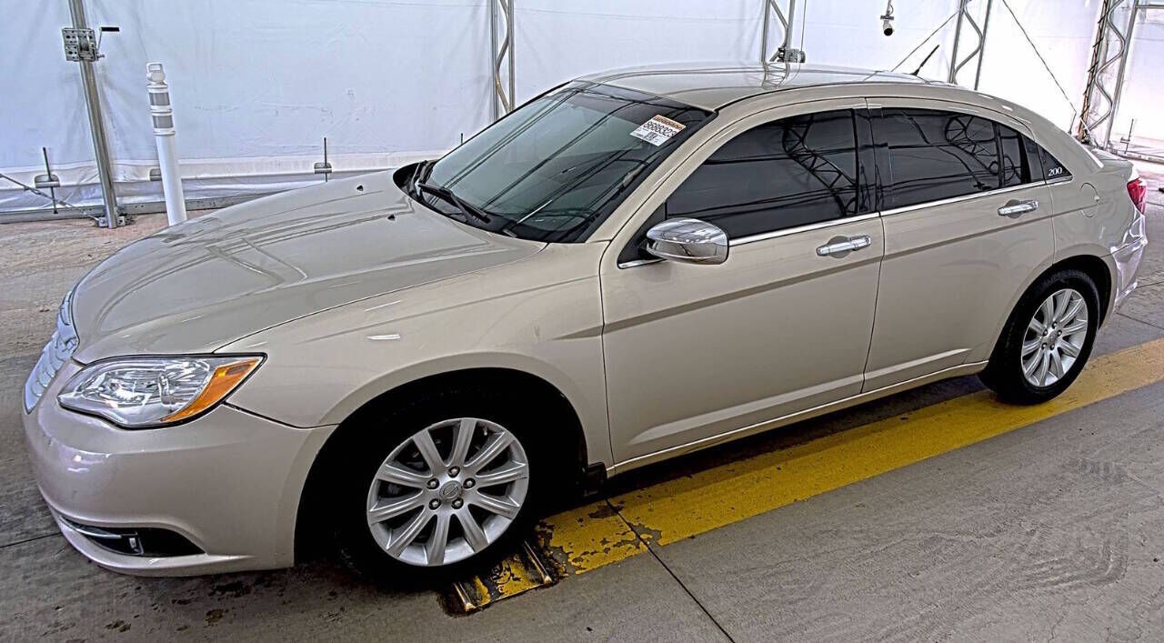 2013 CHRYSLER 200