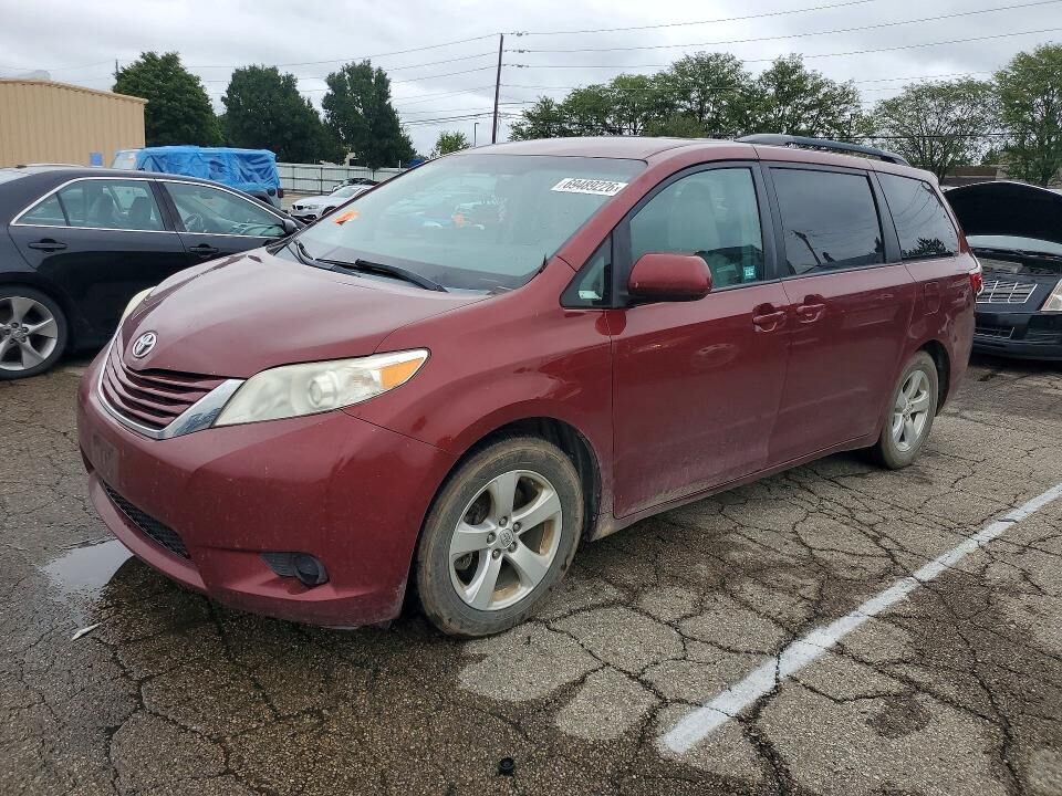 2015 TOYOTA Sienna