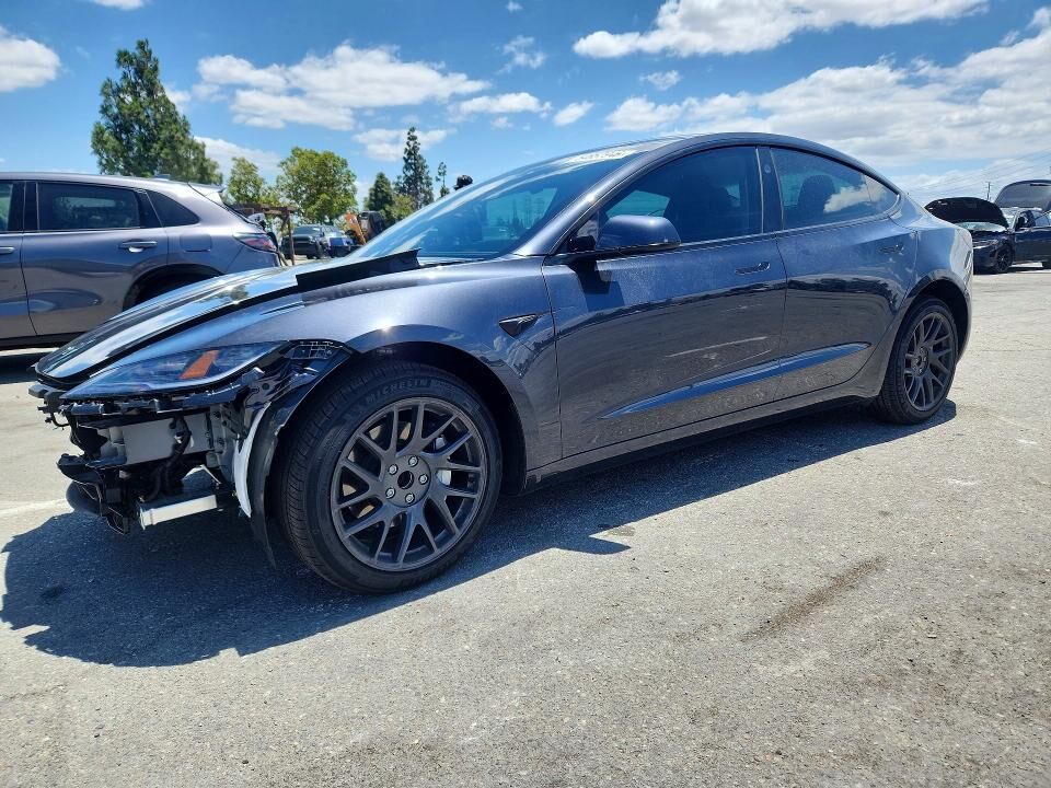 2025 TESLA Model 3