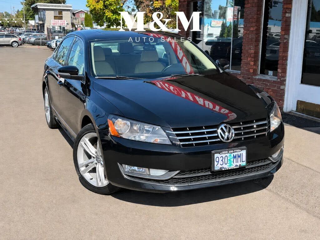 2013 VOLKSWAGEN Passat