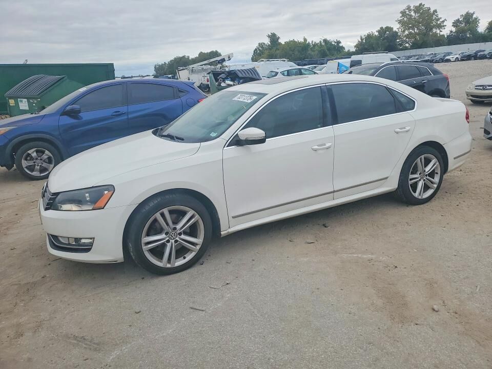 2013 VOLKSWAGEN Passat