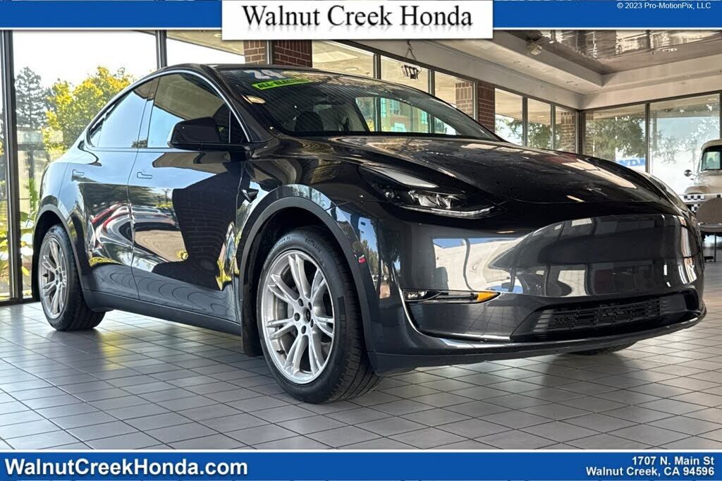 2024 TESLA Model Y