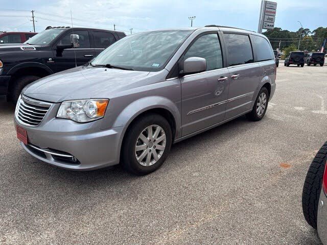 2016 CHRYSLER Town and Country