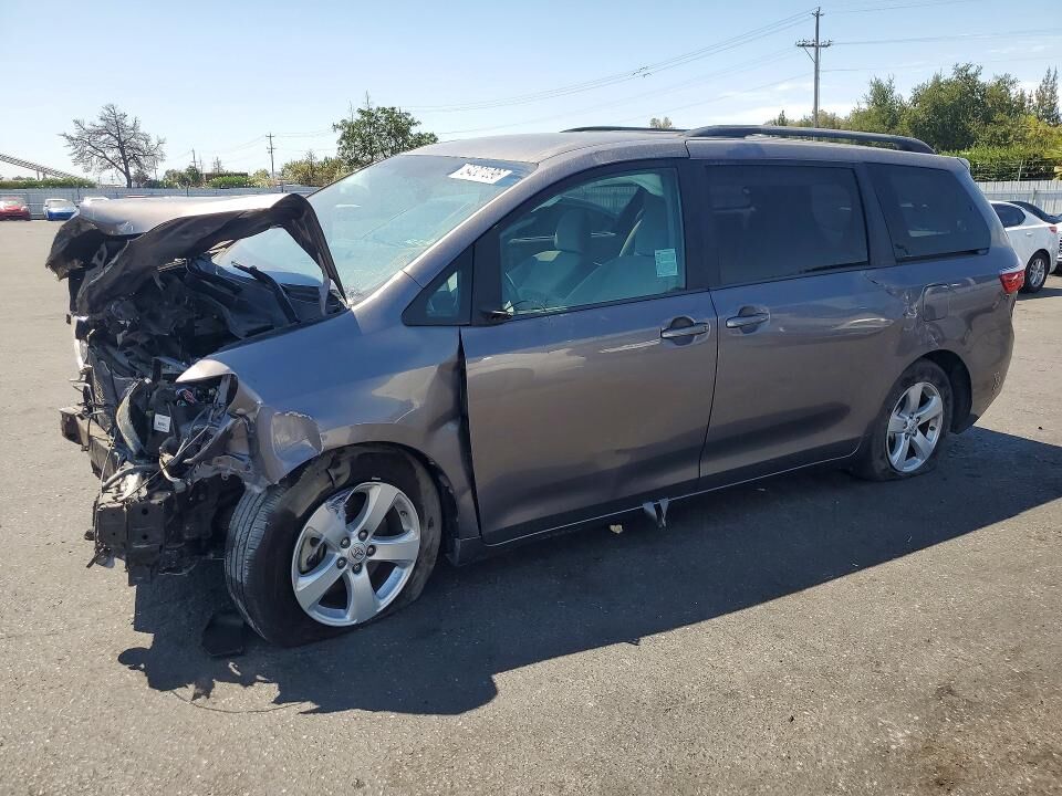 2015 TOYOTA Sienna