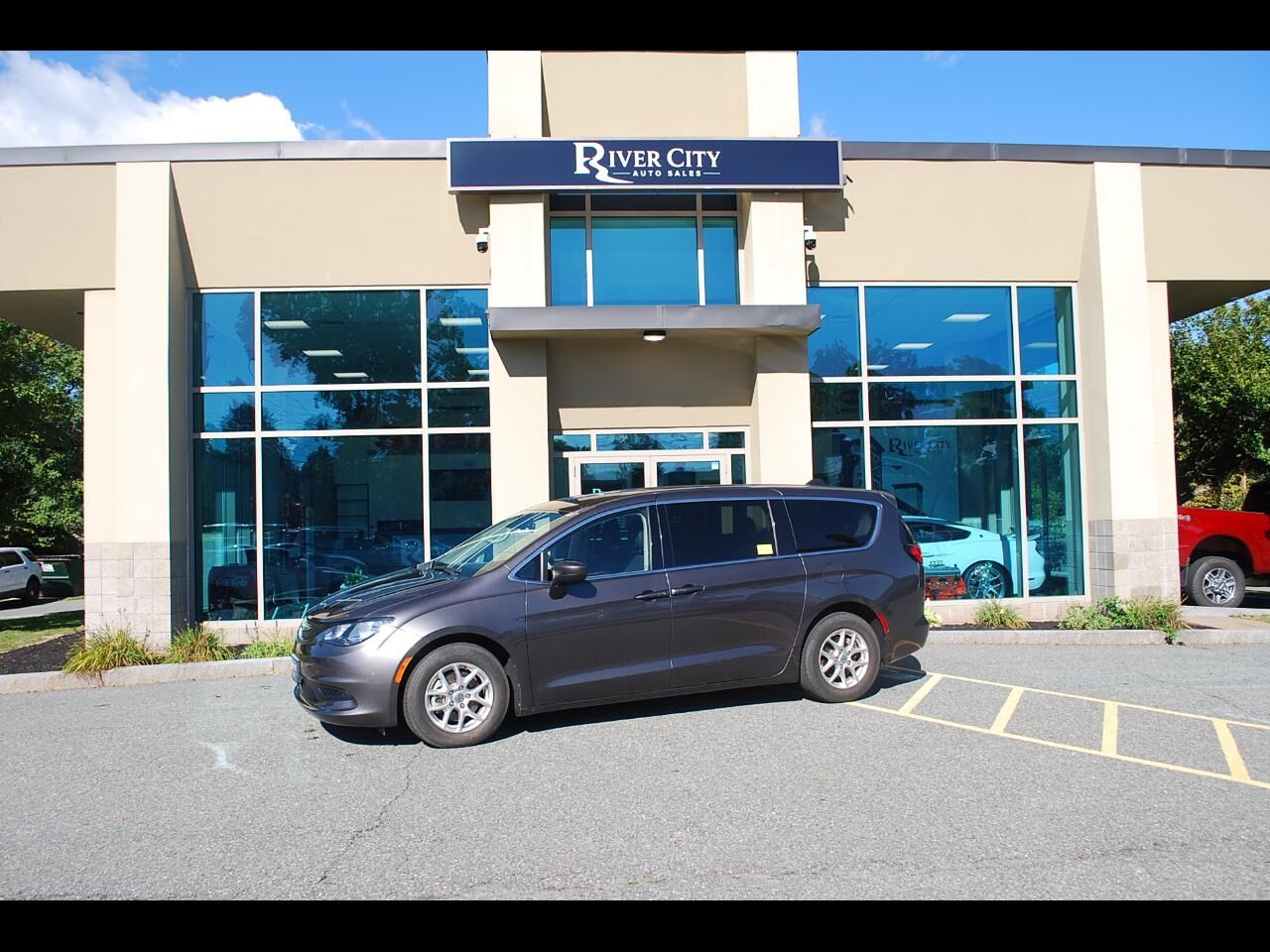 2023 CHRYSLER Voyager