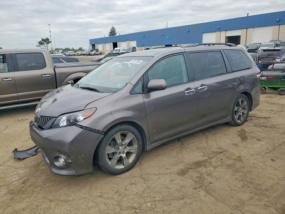 2014 TOYOTA Sienna