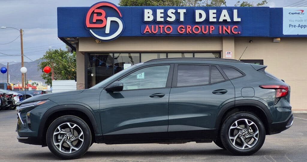 2025 CHEVROLET Trax
