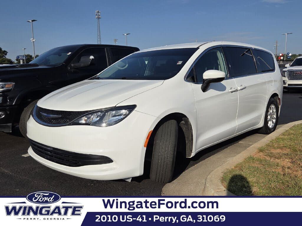 2020 CHRYSLER Voyager