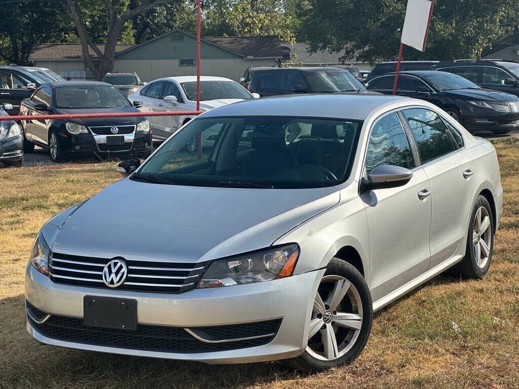 2012 VOLKSWAGEN Passat
