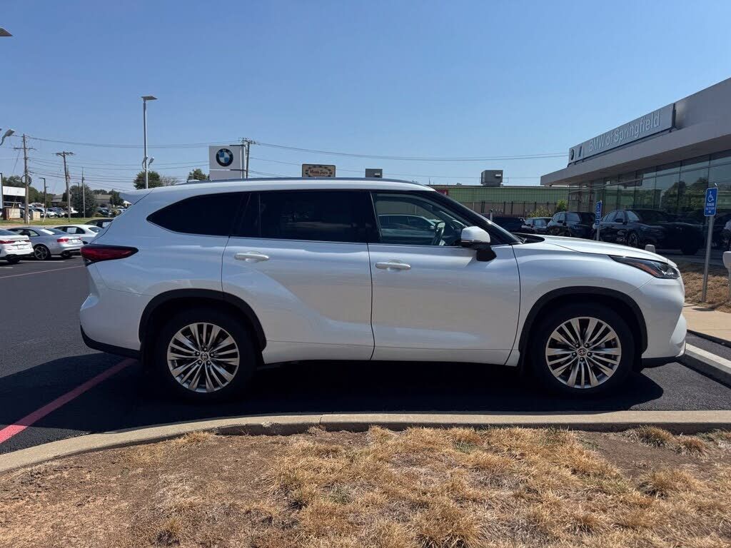 2022 TOYOTA Highlander
