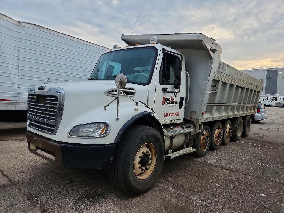 2005 FREIGHTLINER M2