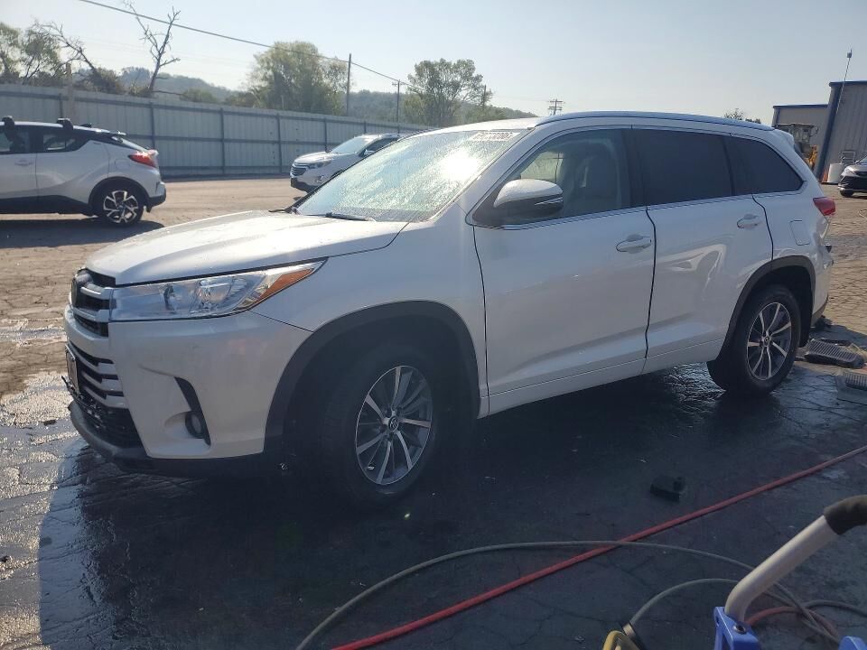 2018 TOYOTA Highlander