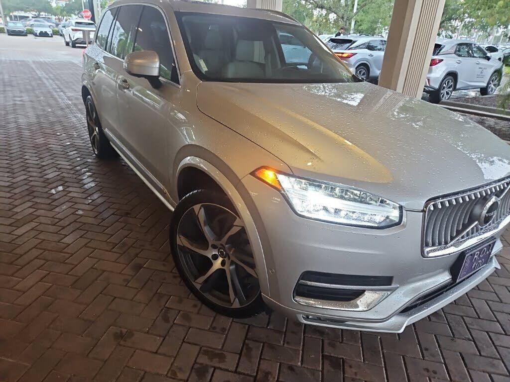 2022 VOLVO XC90