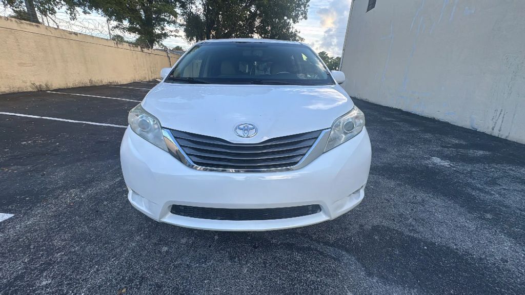2014 TOYOTA Sienna