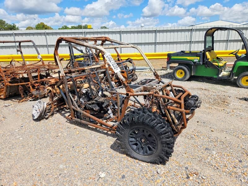 2024 CAN-AM Commander