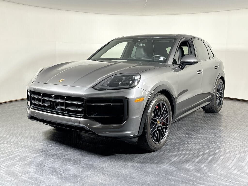 2025 PORSCHE Cayenne