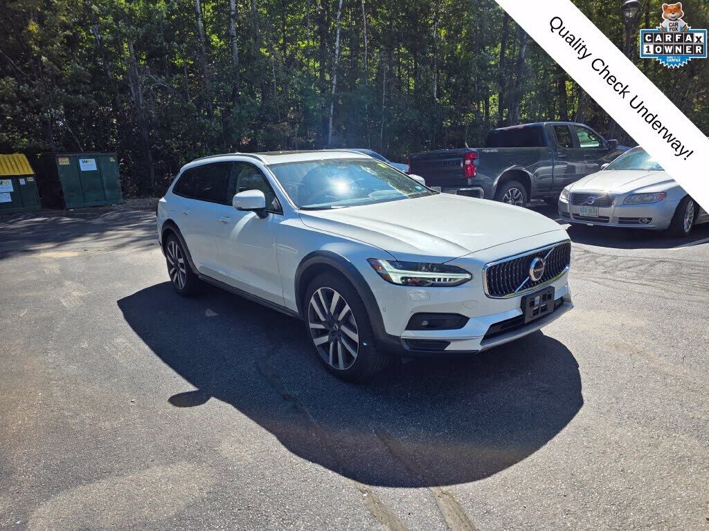 2022 VOLVO V90CC