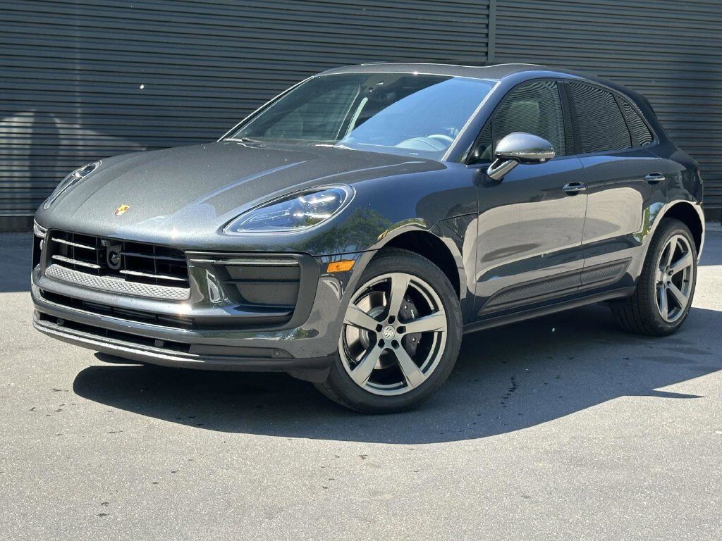 2026 PORSCHE Macan