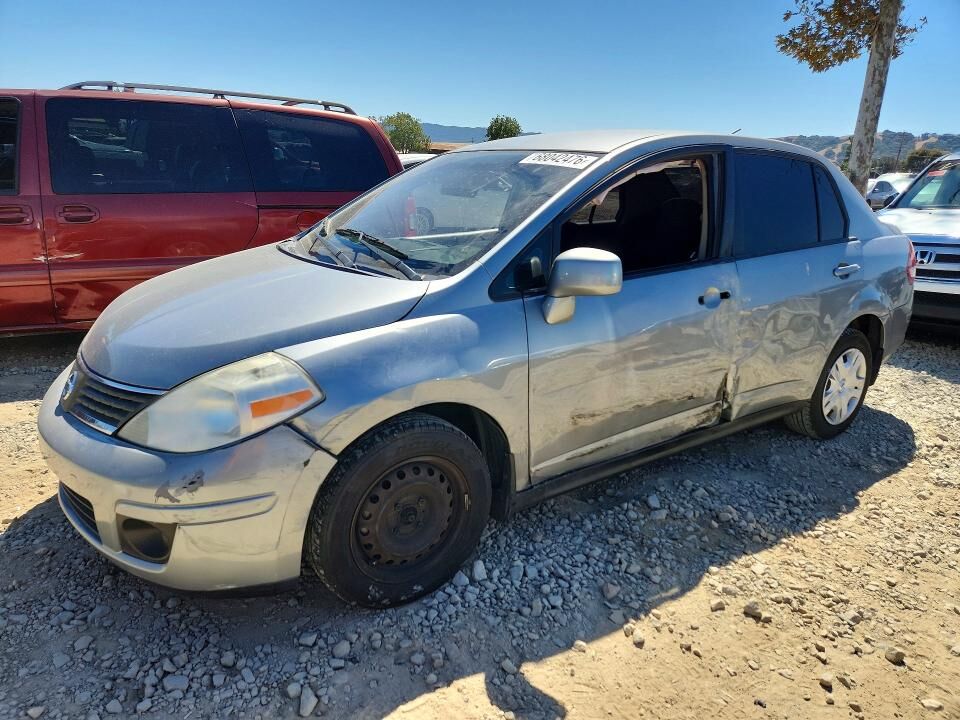 2011 NISSAN Versa