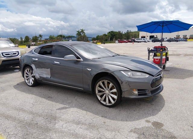 2013 TESLA Model S