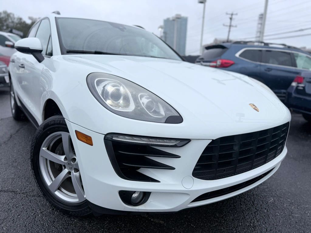 2017 PORSCHE Macan