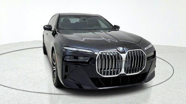 2026 BMW 740i