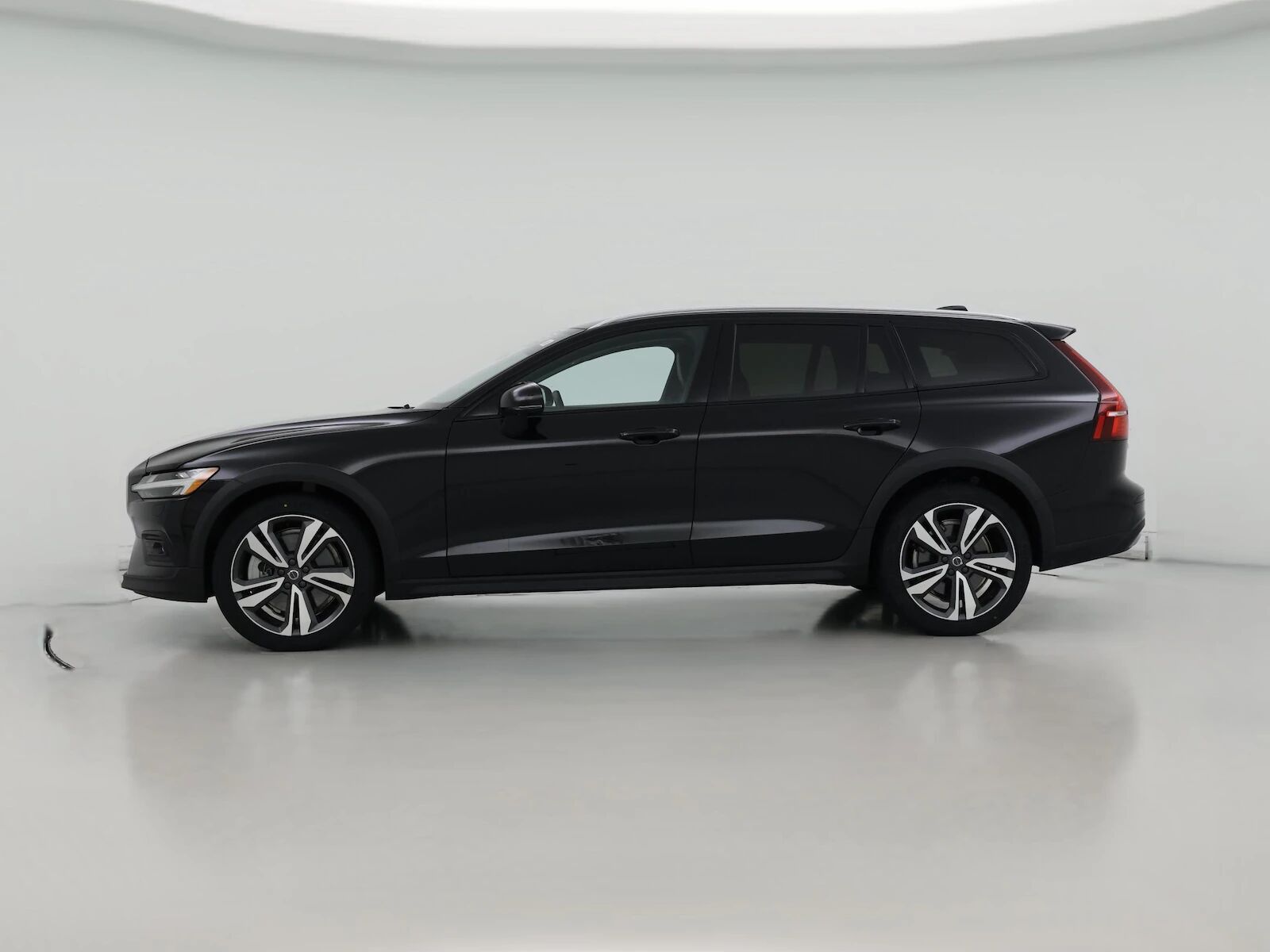 2025 VOLVO V60CC