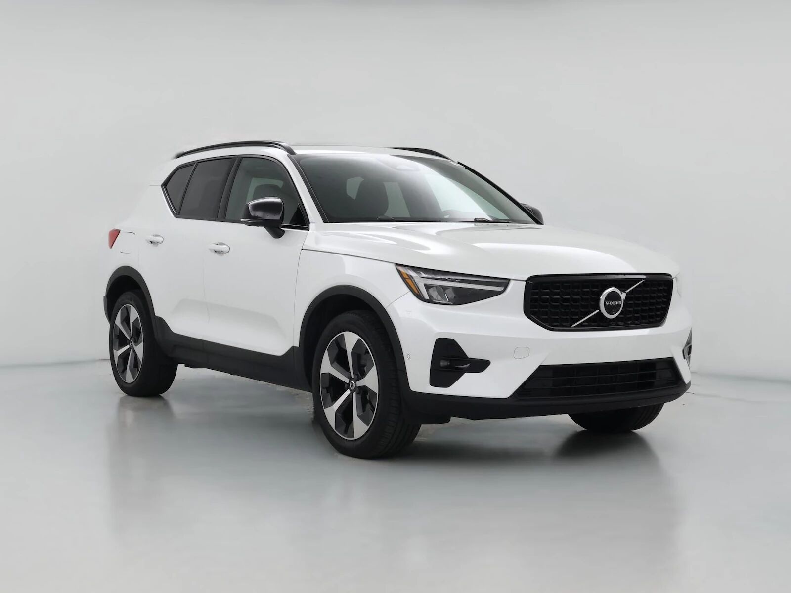 2024 VOLVO XC40