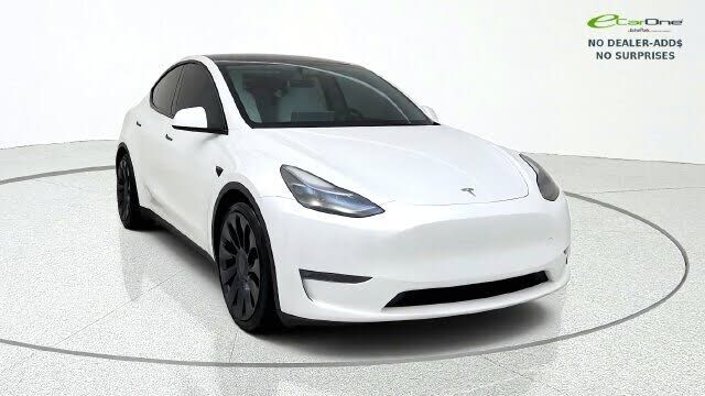 2025 TESLA Model Y
