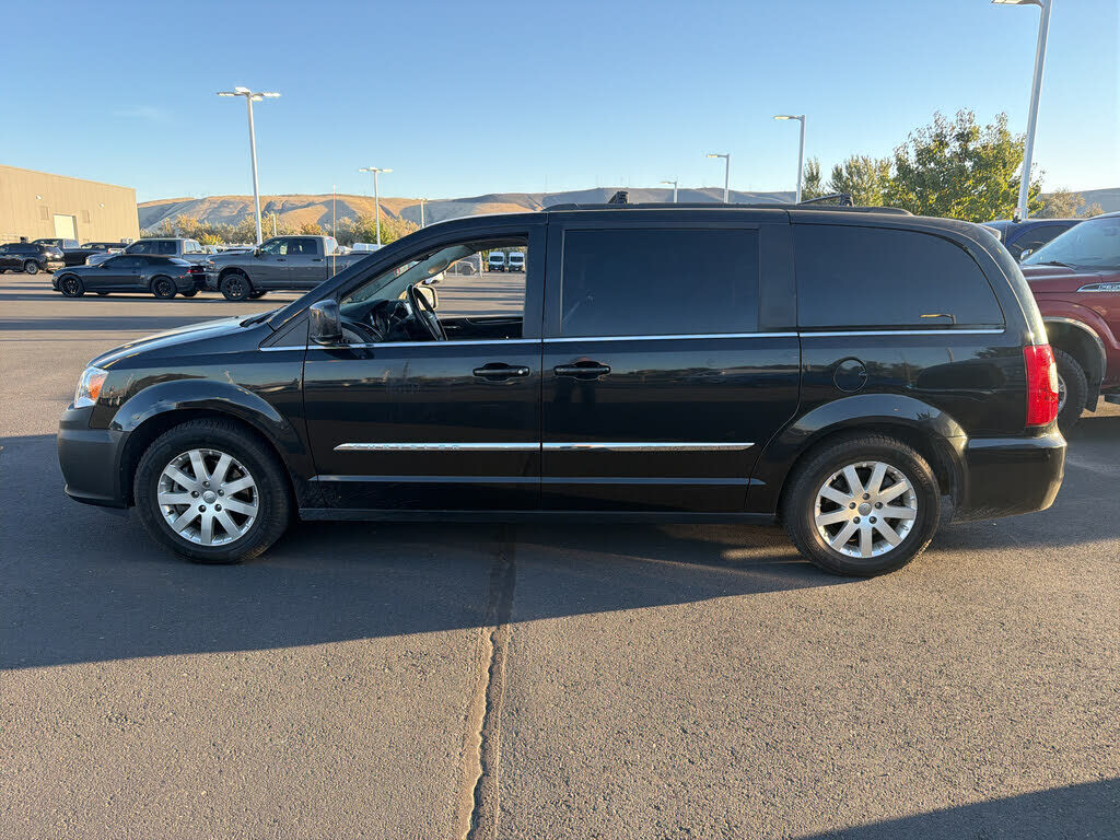 2015 CHRYSLER Town and Country