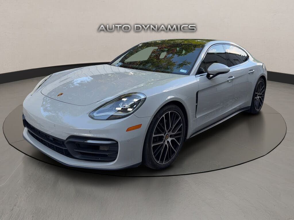 2022 PORSCHE Panamera