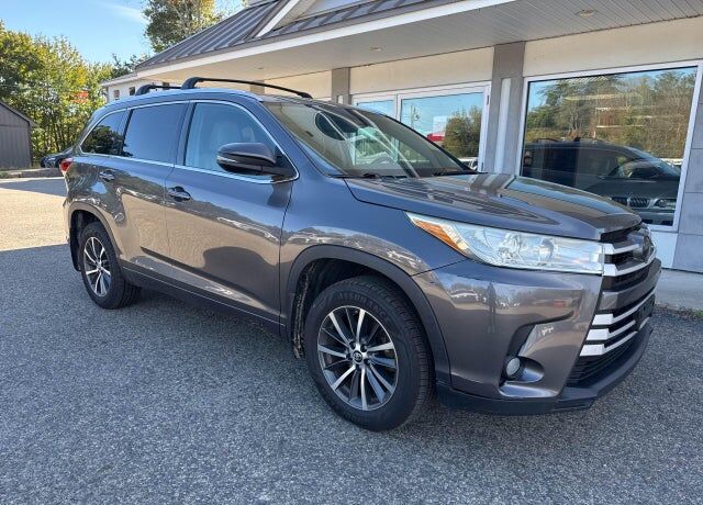 2017 TOYOTA Highlander