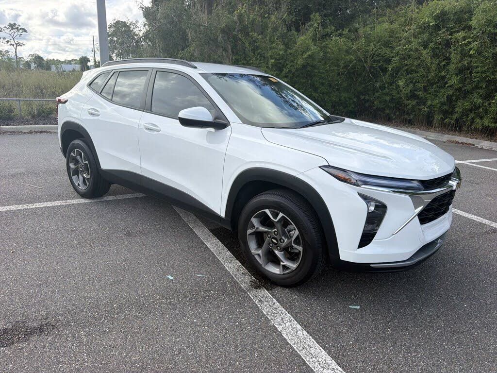 2025 CHEVROLET Trax