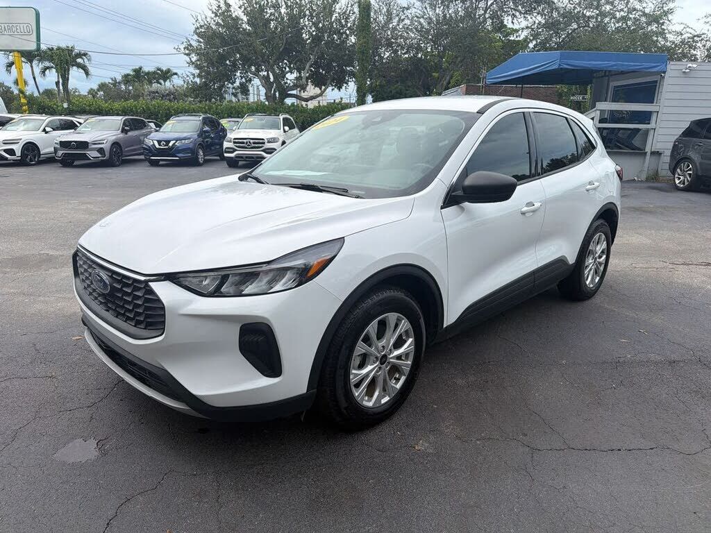 2024 FORD Escape