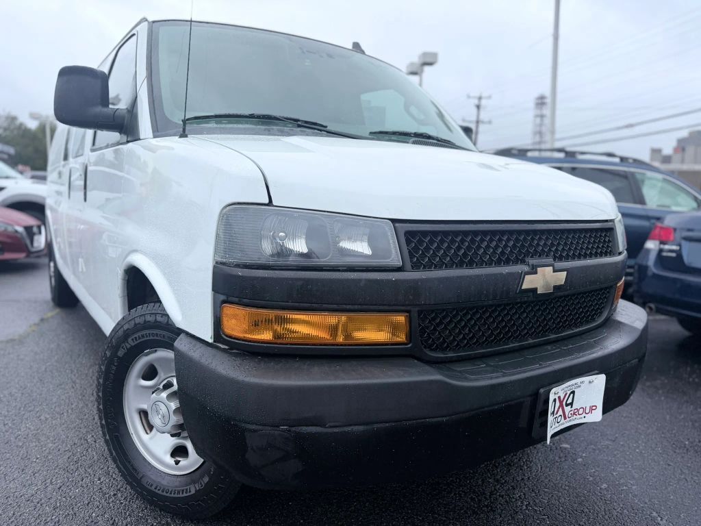 2020 CHEVROLET Express