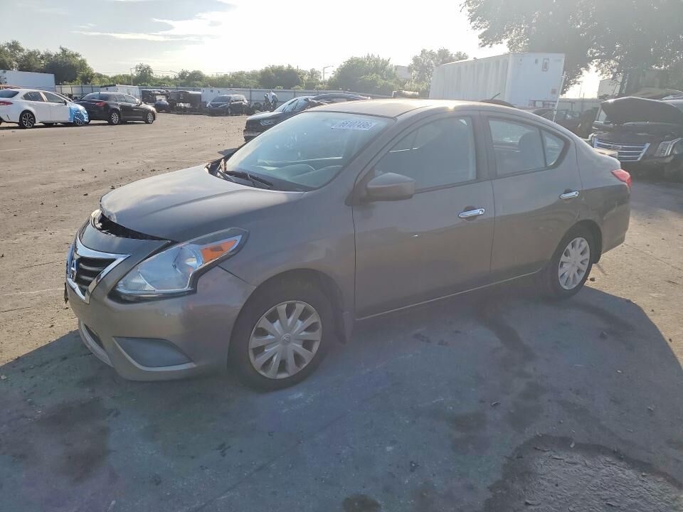 2015 NISSAN Versa
